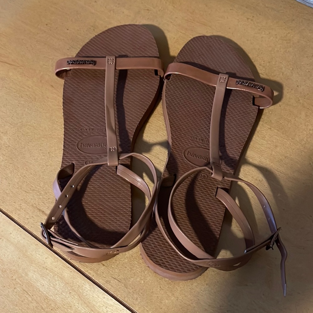 Havaianas sandals size 6w